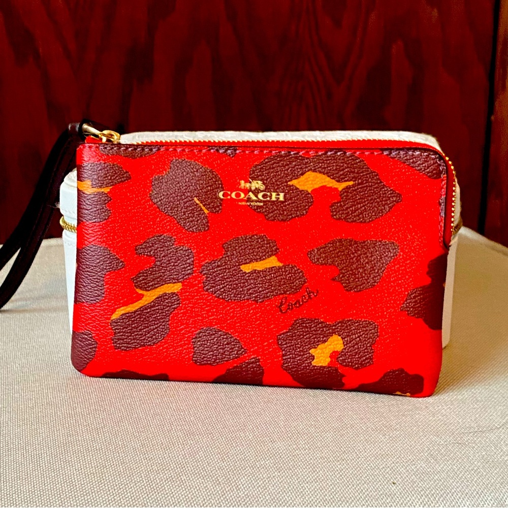 Coach Signature Jacquard Print